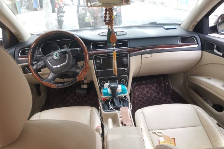 Used Skoda Superb 2009 1.8TSI Automatic Luxury Edition Center Console