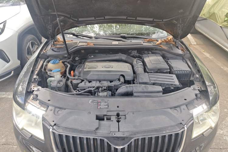 Used Skoda Superb 2009 1.8 TSI Manual Zhiya Edition Engine Bay