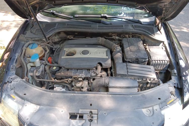 Used Skoda Superb 2009 2.0 TSI Automatic Luxury Edition Engine Bay