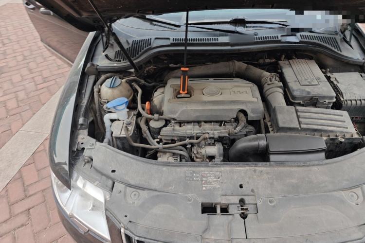 Used Skoda Superb 2009 2.0 TSI Automatic Luxury Edition Engine Bay Right