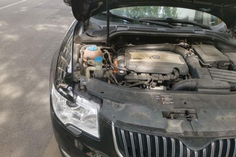 Used Skoda Superb 2009 1.8TSI Automatic Luxury Edition Engine Bay Right
