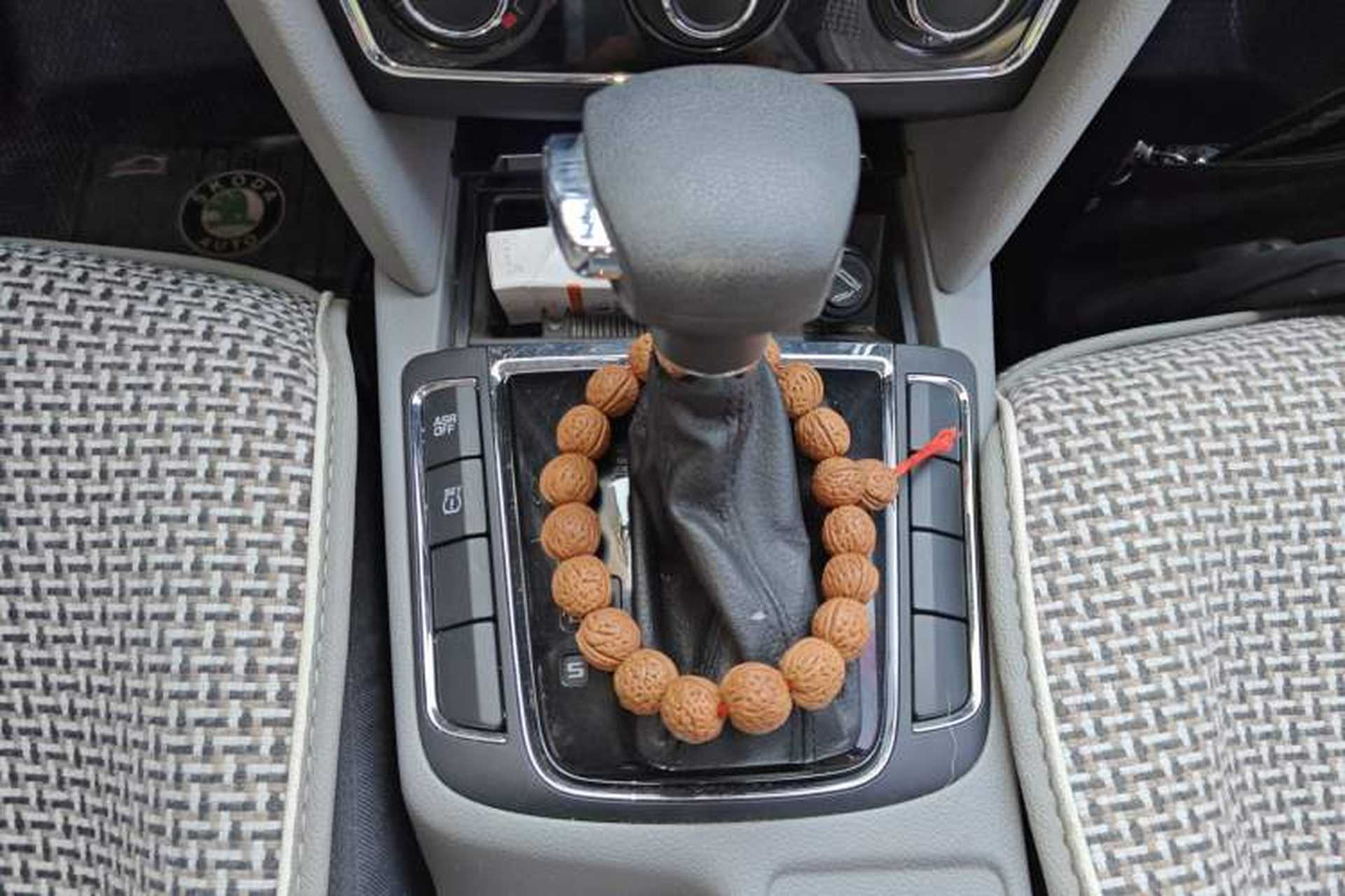 Used Skoda Superb 2009 1.8 TSI Automatic Zhiya Edition Gear Lever