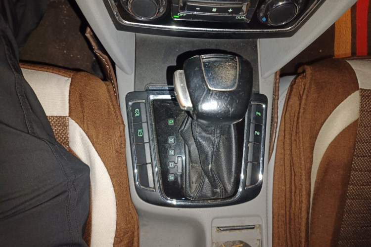 Used Skoda Superb 2009 1.8TSI Automatic Luxury Edition Gear Lever