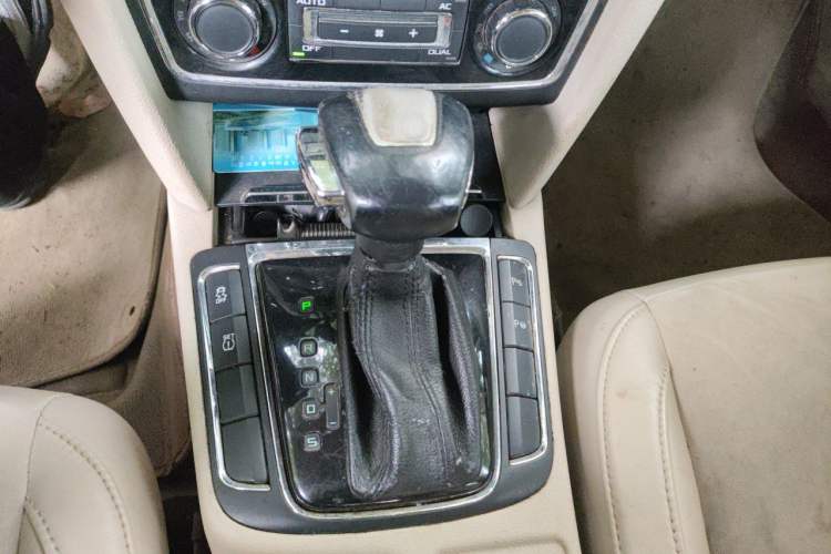 Used Skoda Superb 2009 2.0 TSI Automatic Luxury Edition Gear Lever
