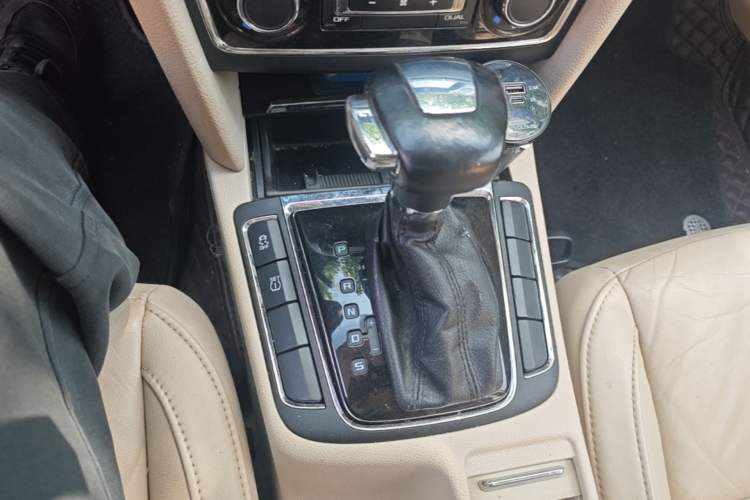 Used Skoda Superb 2009 1.8TSI Automatic Prestige Edition Gear Lever