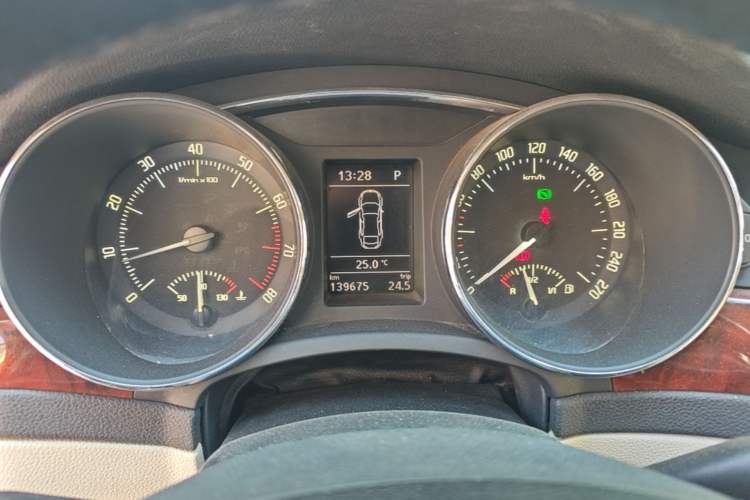 Used Skoda Superb 2009 1.8TSI Automatic Prestige Edition Instrument Cluster
