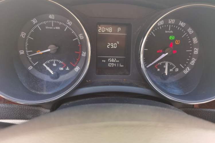 Used Skoda Superb 2009 1.8TSI Automatic Elegant Edition Odometer Close Up