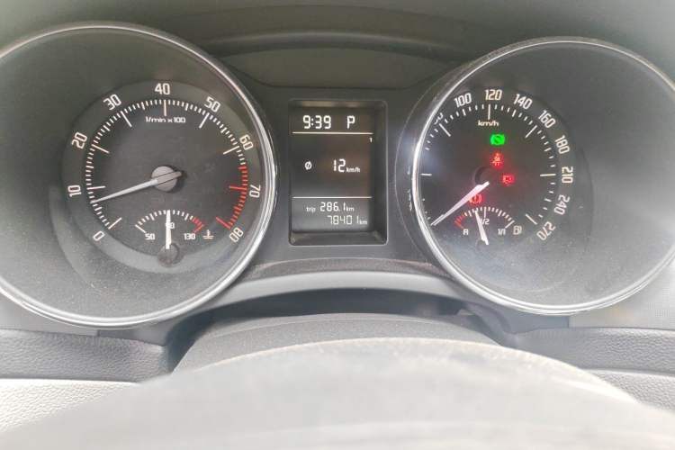 Used Skoda Superb 2009 1.8TSI Automatic Elegant Edition Odometer Close Up