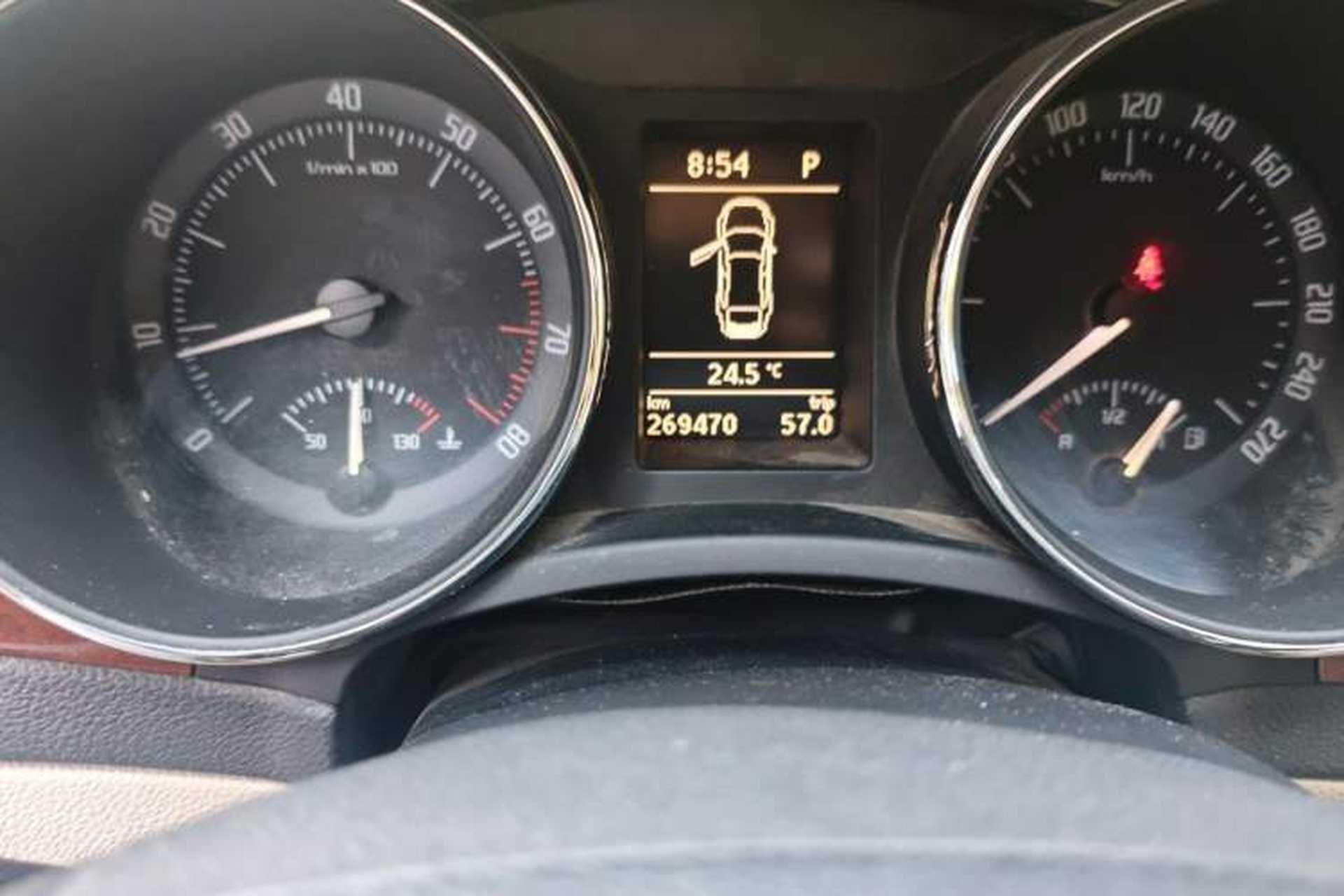 Used Skoda Superb 2009 1.8TSI Automatic Prestige Edition Odometer Close Up