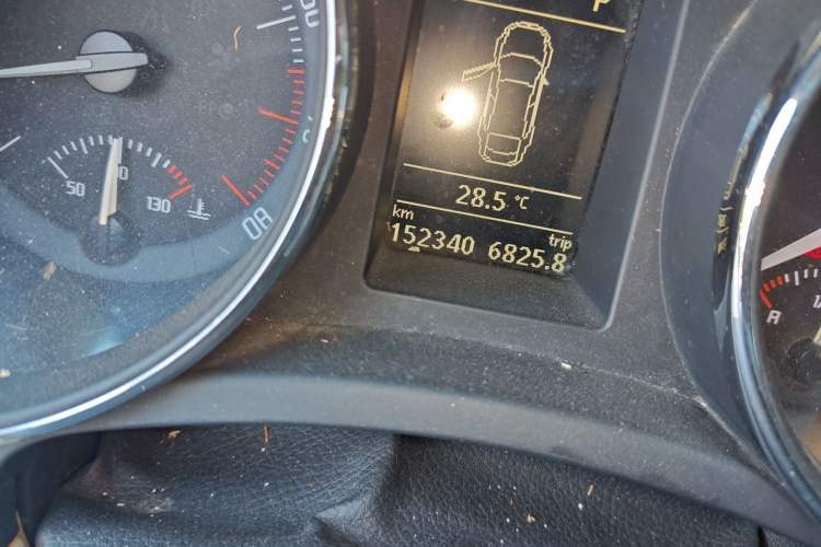 Used Skoda Superb 2009 1.8TSI Automatic Prestige Edition Odometer Close Up