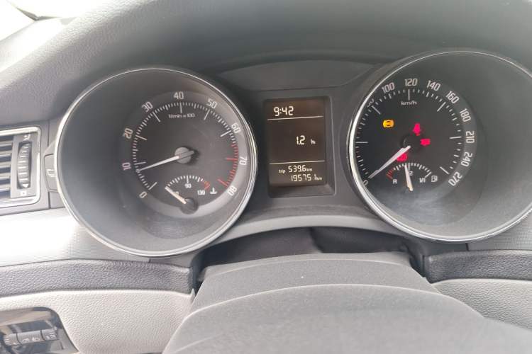 Used Skoda Superb 2009 1.8 TSI Manual Zhiya Edition Odometer Close Up