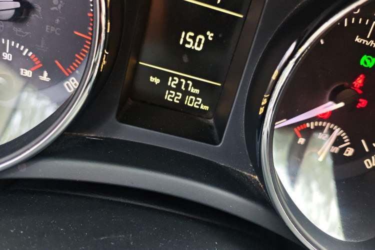 Used Skoda Superb 2009 1.8TSI Automatic Elegant Edition Odometer Close Up