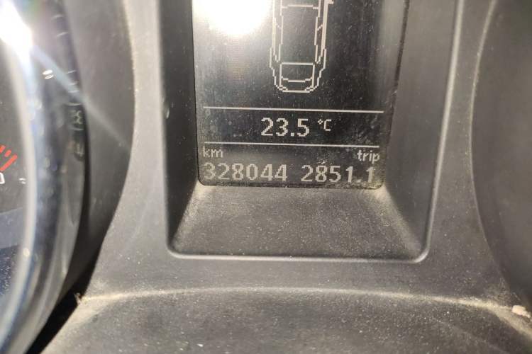 Used Skoda Superb 2009 1.8TSI Automatic Prestige Edition Odometer Close Up