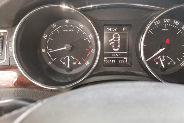 Used Skoda Superb 2009 1.8TSI Automatic Luxury Edition Odometer Close Up