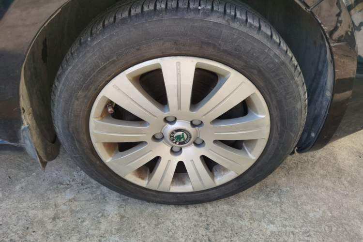 Used Skoda Superb 2009 1.8TSI Automatic Elegant Edition Right Front Wheel Hub