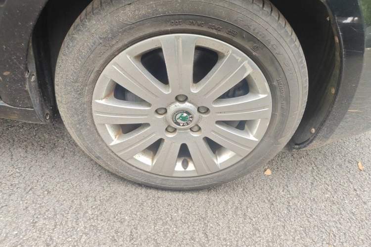 Used Skoda Superb 2009 1.8TSI Automatic Elegant Edition Right Front Wheel Hub