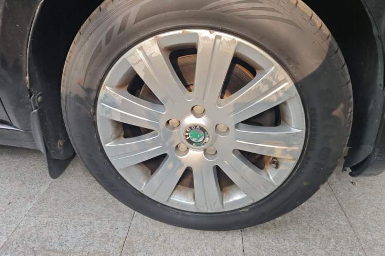 Used Skoda Superb 2009 1.8TSI Automatic Elegant Edition Right Front Wheel Hub