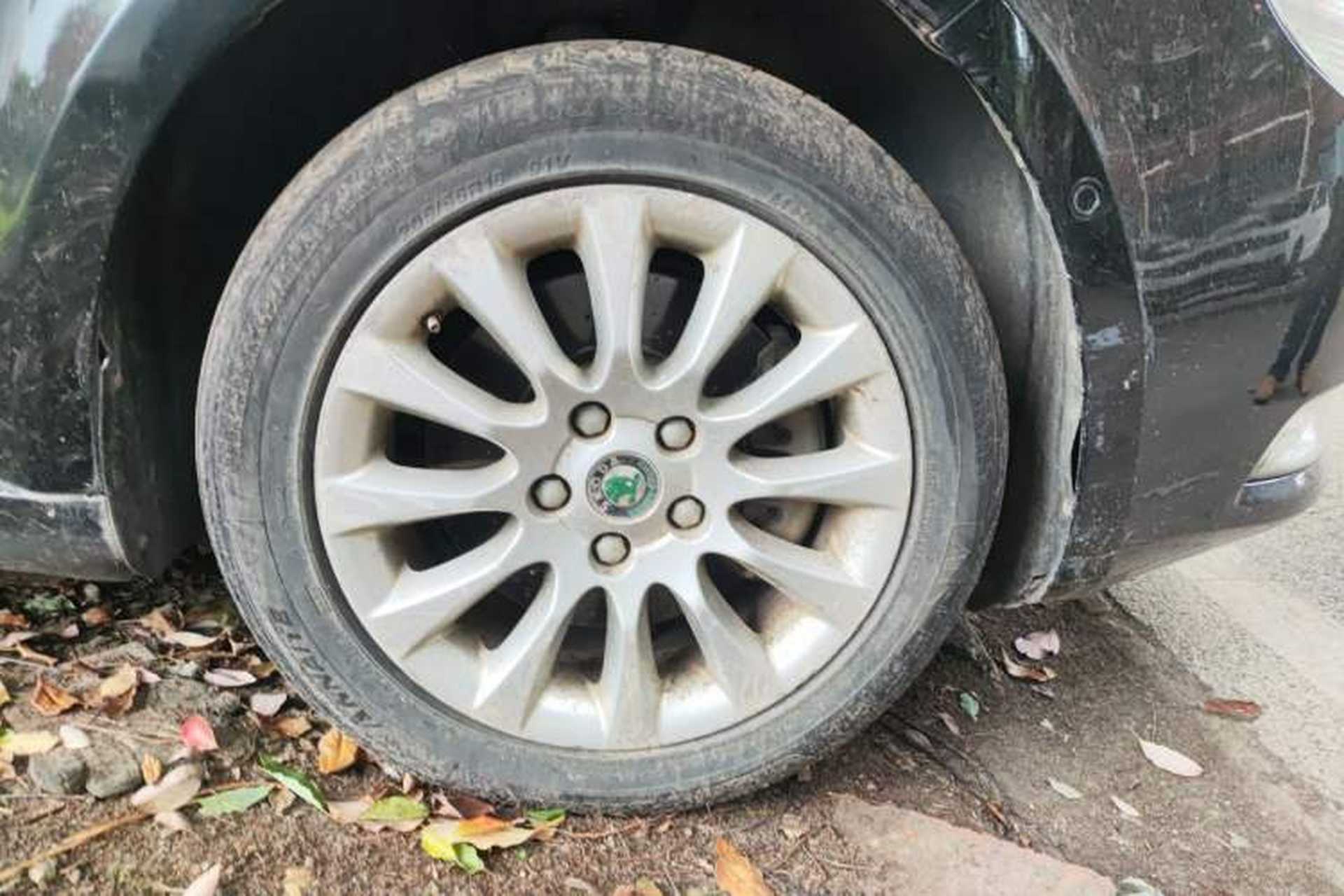 Used Skoda Superb 2009 2.0 TSI Automatic Luxury Edition Right Front Wheel Hub