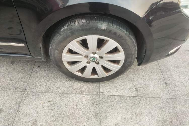 Used Skoda Superb 2009 1.8TSI Automatic Prestige Edition Right Front Wheel Hub