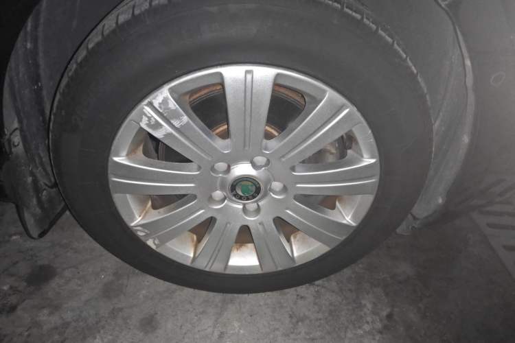 Used Skoda Superb 2009 1.8TSI Automatic Prestige Edition Right Front Wheel Hub