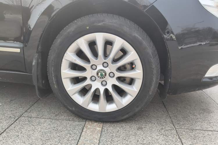 Used Skoda Superb 2009 1.8TSI Automatic Luxury Edition Right Front Wheel Hub