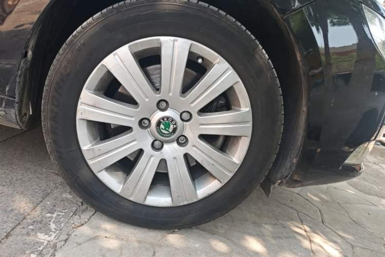 Used Skoda Superb 2009 1.8TSI Automatic Prestige Edition Right Front Wheel Hub