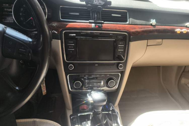Used Skoda Superb 2009 1.8TSI Automatic Prestige Edition Audio And AC Panel