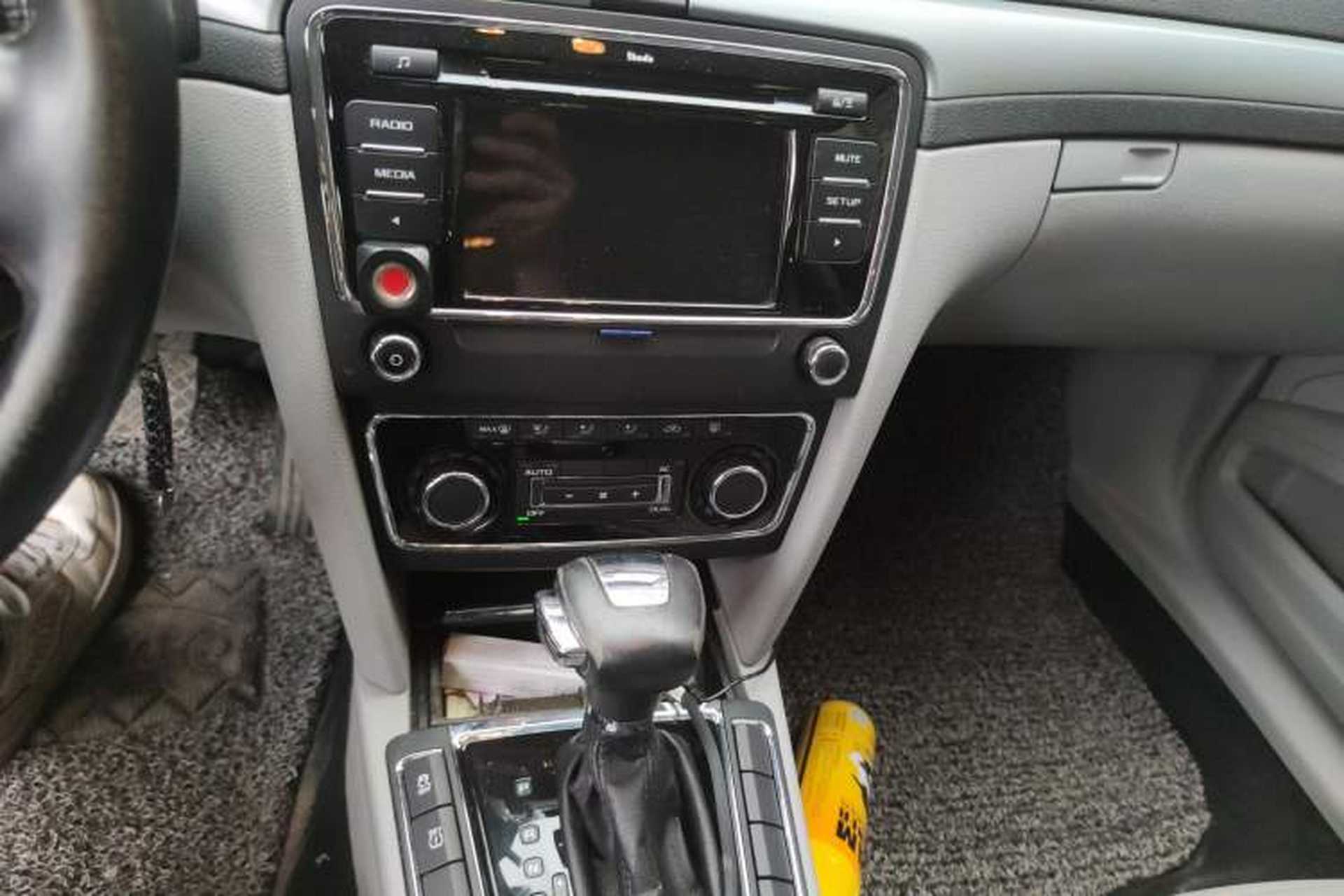 Used Skoda Superb 2009 1.8TSI Automatic Prestige Edition Audio And AC Panel