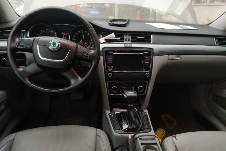 Used Skoda Superb 2009 1.8TSI Automatic Prestige Edition Center Console