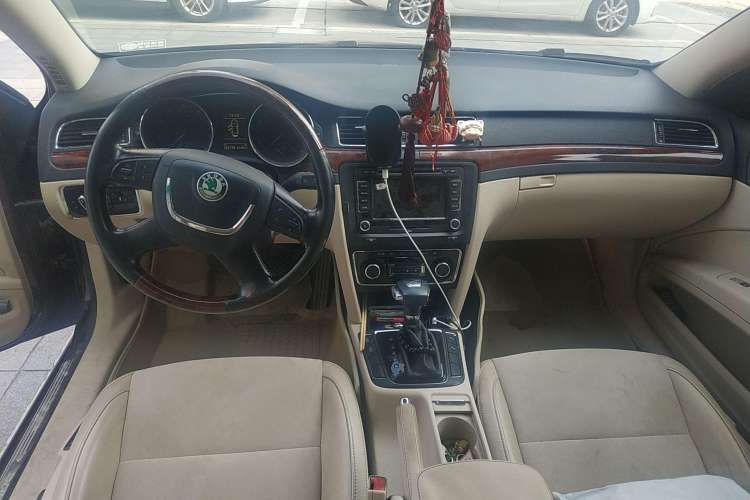 Used Skoda Superb 2009 1.8TSI Automatic Luxury Edition Center Console