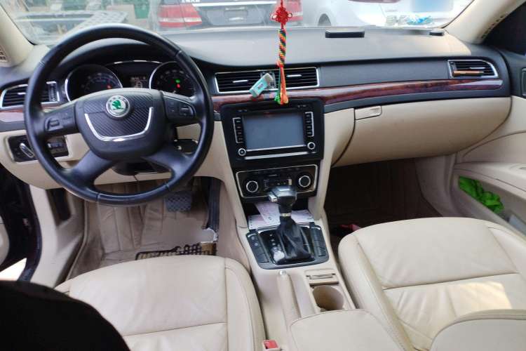 Used Skoda Superb 2009 1.8TSI Automatic Prestige Edition Center Console