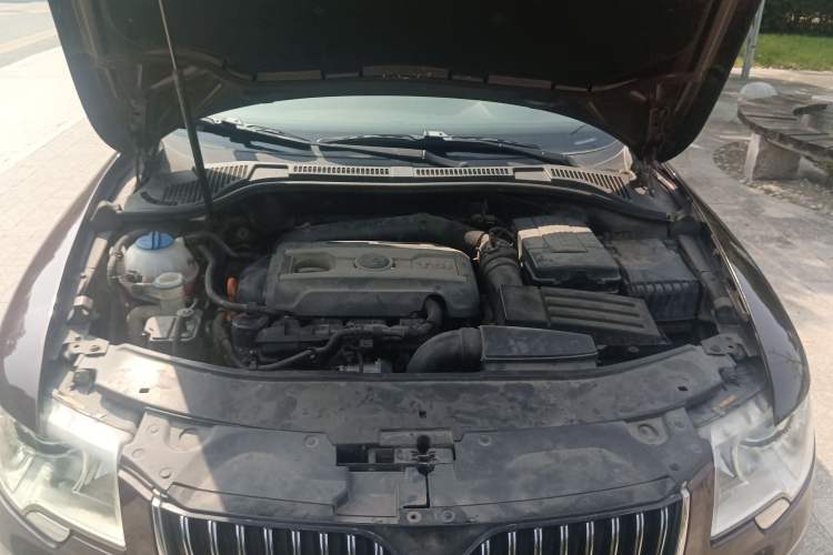 Used Skoda Superb 2009 2.0 TSI Automatic Luxury Edition Engine Bay