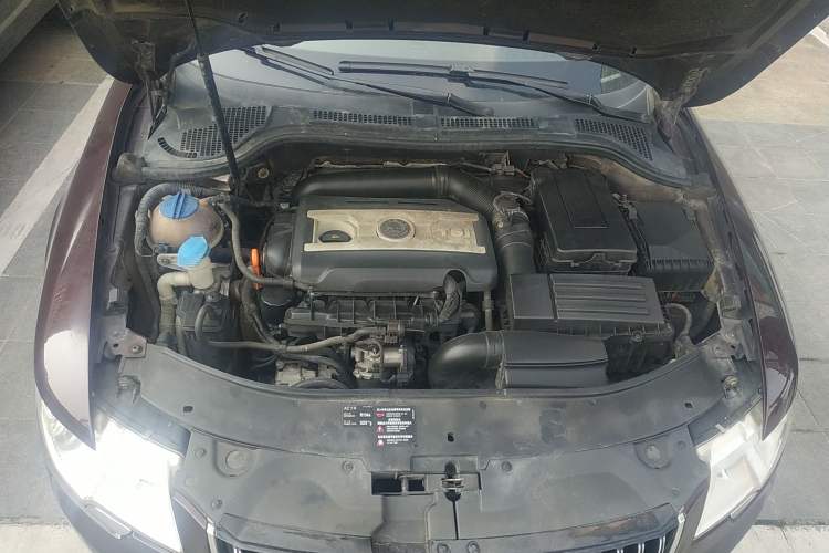 Used Skoda Superb 2009 1.8TSI Automatic Luxury Edition Engine Bay