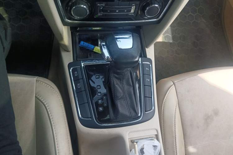 Used Skoda Superb 2009 2.0 TSI Automatic Luxury Edition Gear Lever