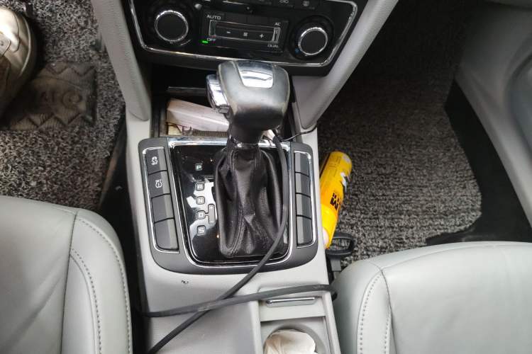 Used Skoda Superb 2009 1.8TSI Automatic Prestige Edition Gear Lever