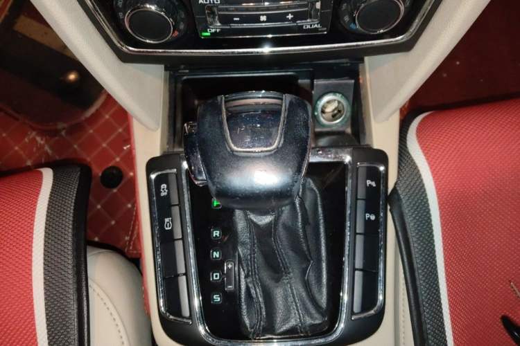 Used Skoda Superb 2009 1.8TSI Automatic Luxury Edition Gear Lever