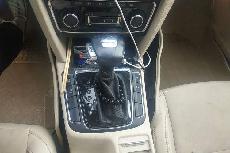 Used Skoda Superb 2009 1.8TSI Automatic Luxury Edition Gear Lever