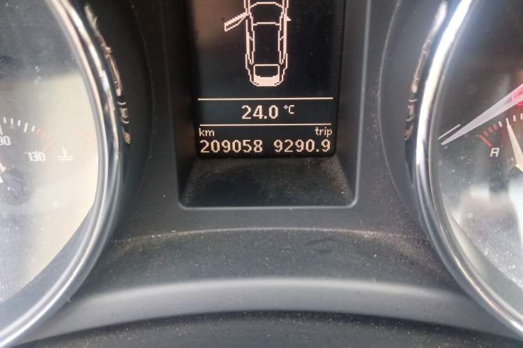 Used Skoda Superb 2009 2.0 TSI Automatic Luxury Edition Odometer Close Up