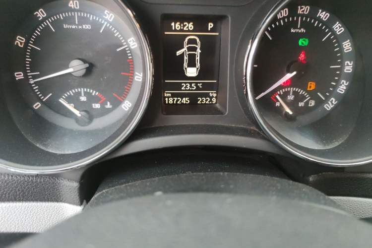 Used Skoda Superb 2009 1.8TSI Automatic Prestige Edition Odometer Close Up