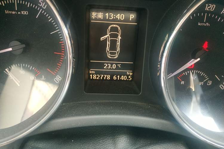 Used Skoda Superb 2009 1.8TSI Automatic Luxury Edition Odometer Close Up