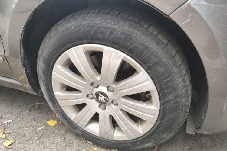 Used Skoda Superb 2009 1.8TSI Automatic Prestige Edition Right Front Wheel Hub