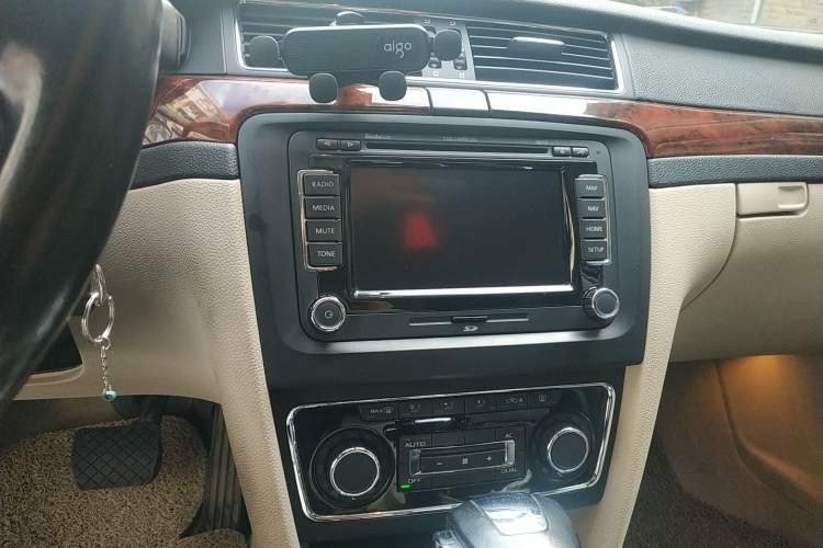 Used Skoda Superb 2009 1.8TSI Automatic Luxury Edition Audio And AC Panel