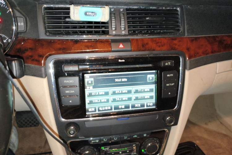 Used Skoda Superb 2009 1.8TSI Automatic Prestige Edition Audio And AC Panel