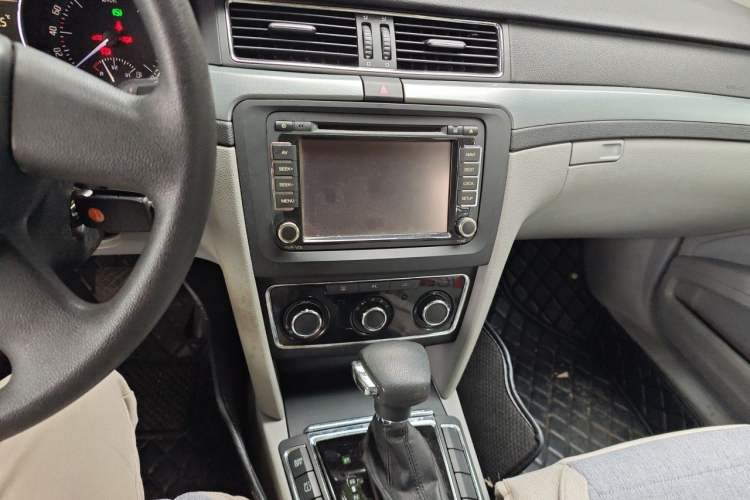Used Skoda Superb 2009 1.8 TSI Automatic Zhiya Edition Audio And AC Panel