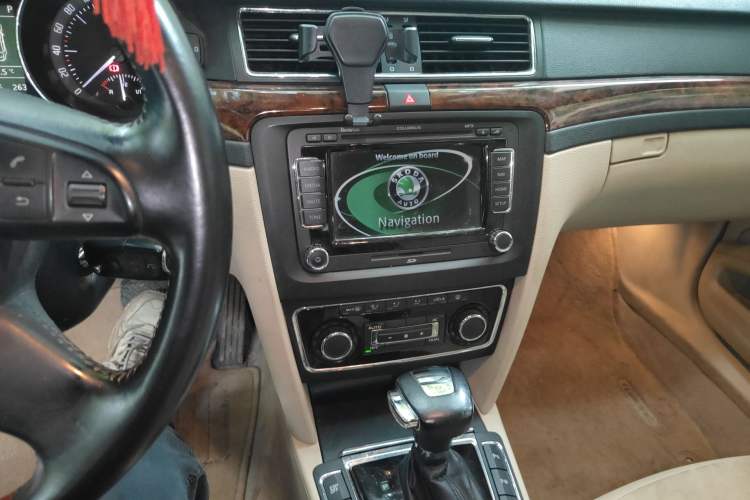 Used Skoda Superb 2009 1.8TSI Automatic Luxury Edition Audio And AC Panel