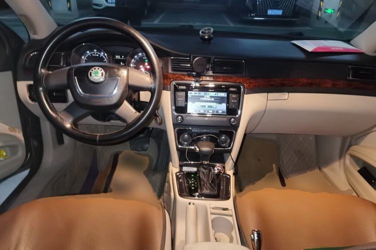 Used Skoda Superb 2009 1.8 TSI Automatic Zhiya Edition Center Console