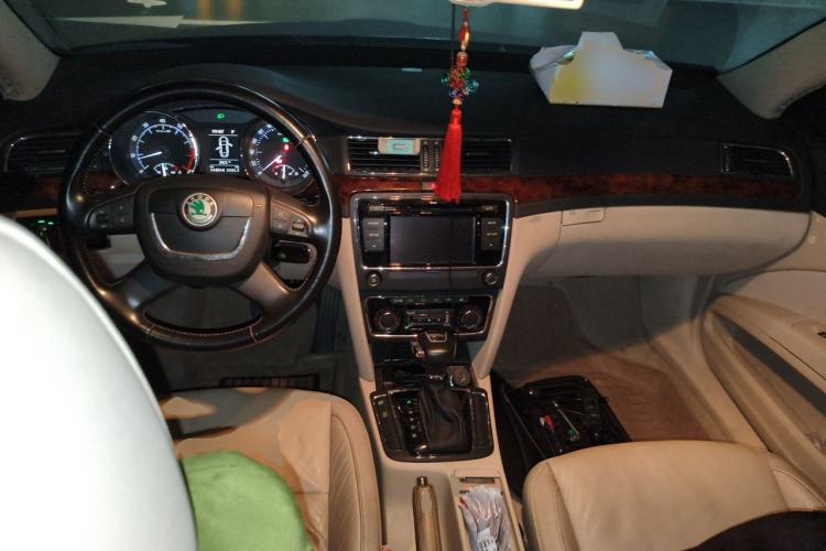 Used Skoda Superb 2009 1.8TSI Automatic Prestige Edition Center Console