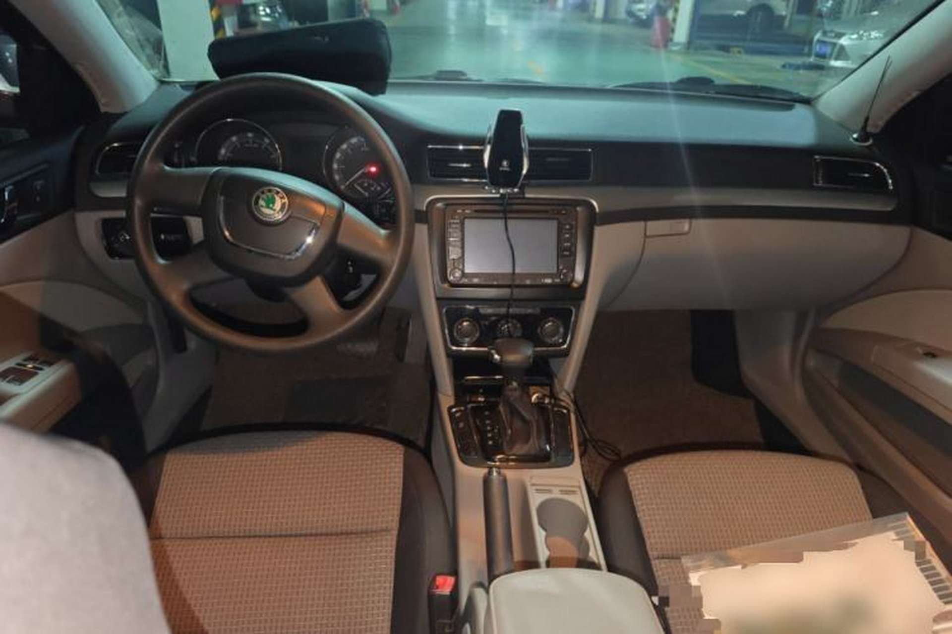 Used Skoda Superb 2009 1.8 TSI Automatic Zhiya Edition Center Console