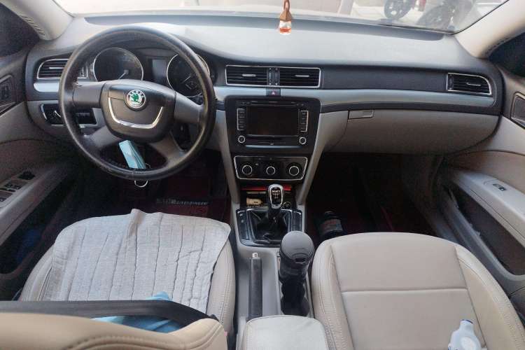 Used Skoda Superb 2009 1.8 TSI Manual Zhiya Edition Center Console