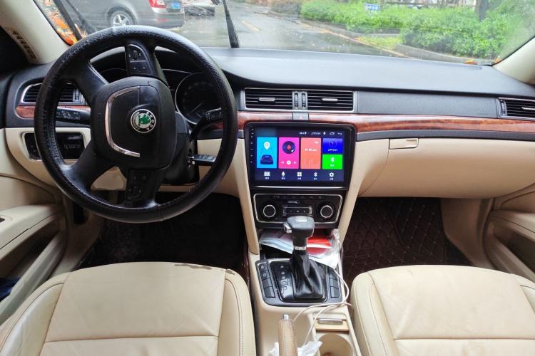 Used Skoda Superb 2009 1.8TSI Automatic Prestige Edition Center Console